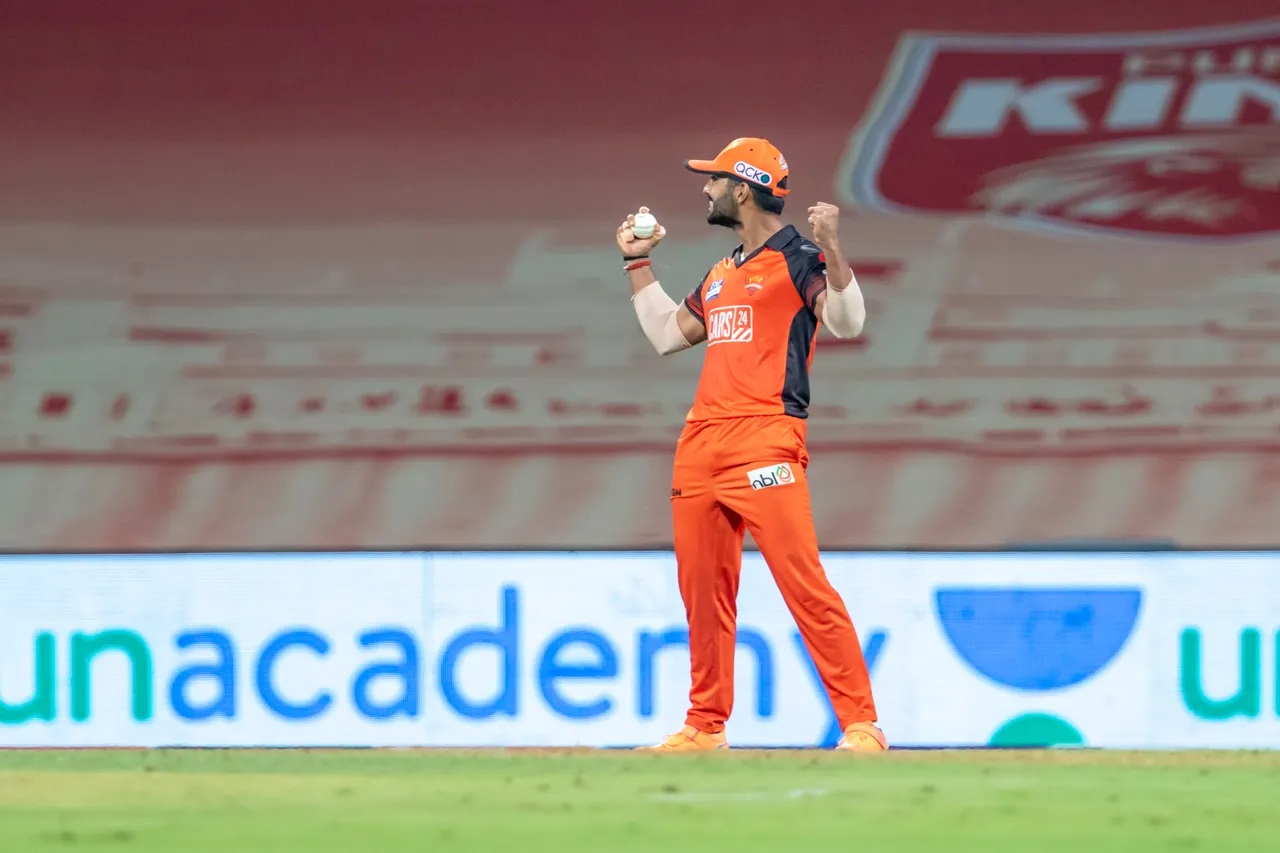 Ipl Gt Vs Srh Twitter Reacts To Rahul Tripathi Taking A Blinder