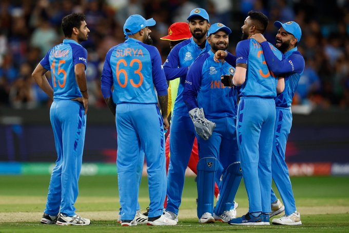 ICC Dunia T20 |  Twitter bereaksi saat India melewati Zimbabwe dengan 71 run, untuk bertemu Inggris di semifinal