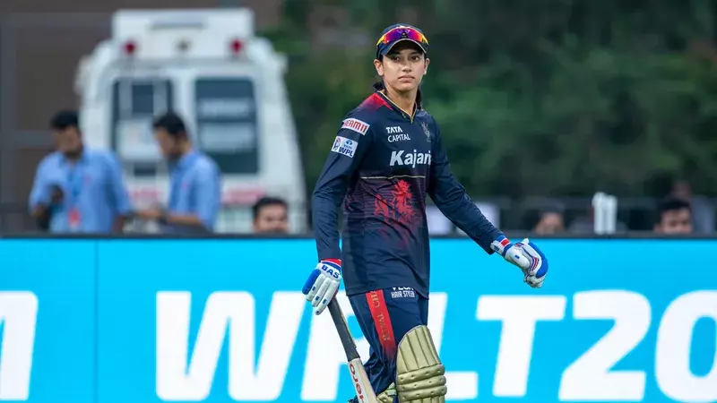 WPL, MI vs RCB | Twitter grills Mandhana after her miscommunication costs team an early wicket