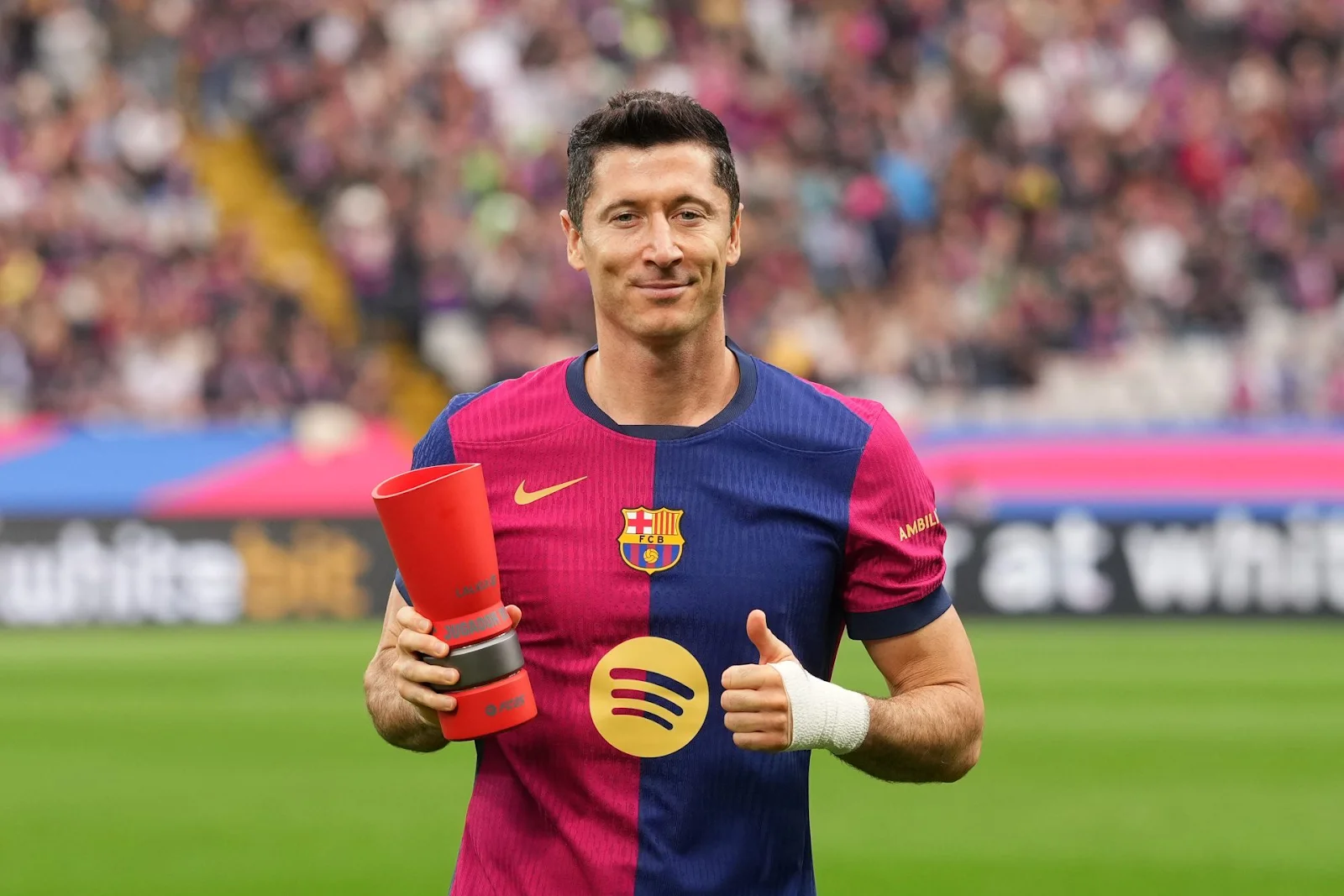 Robert Lewandowski Barcelona la liga 2024.scorimg