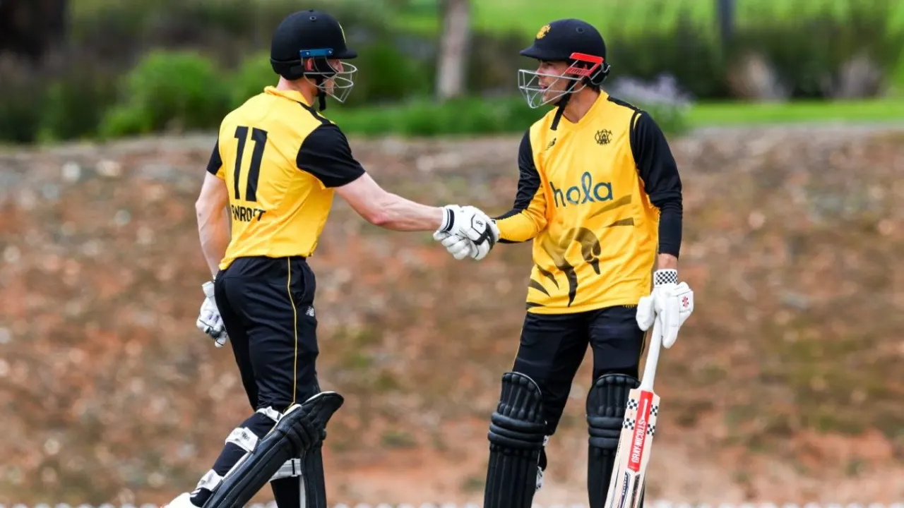 WATCH | Sam Fanning plays greatest leave of all time to stun Victoria with incredulous six