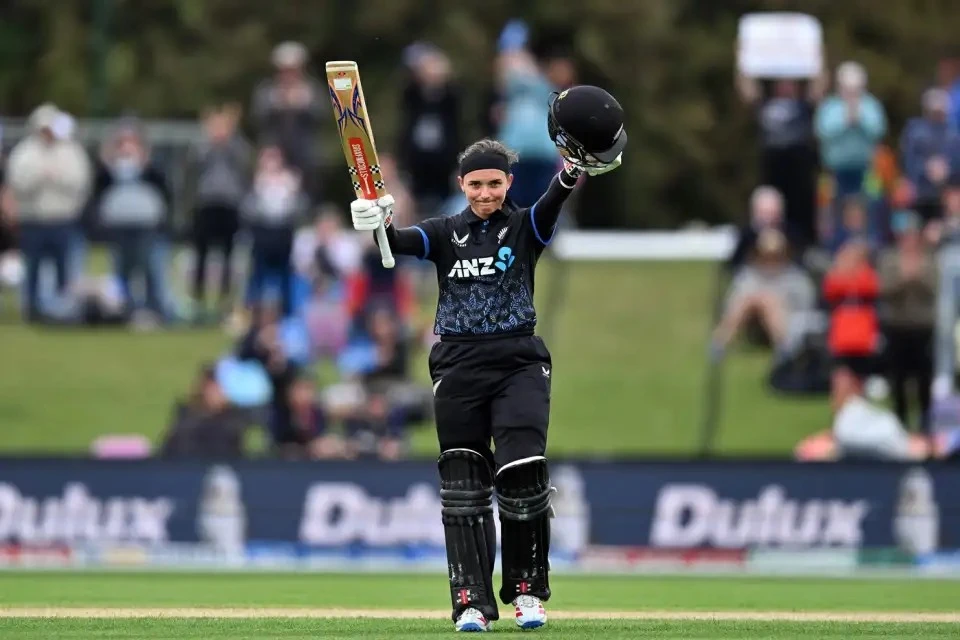 Twitter Goes Wild as Amelia Kerr Guides NZ Women Past SA Women with Stunning Ton