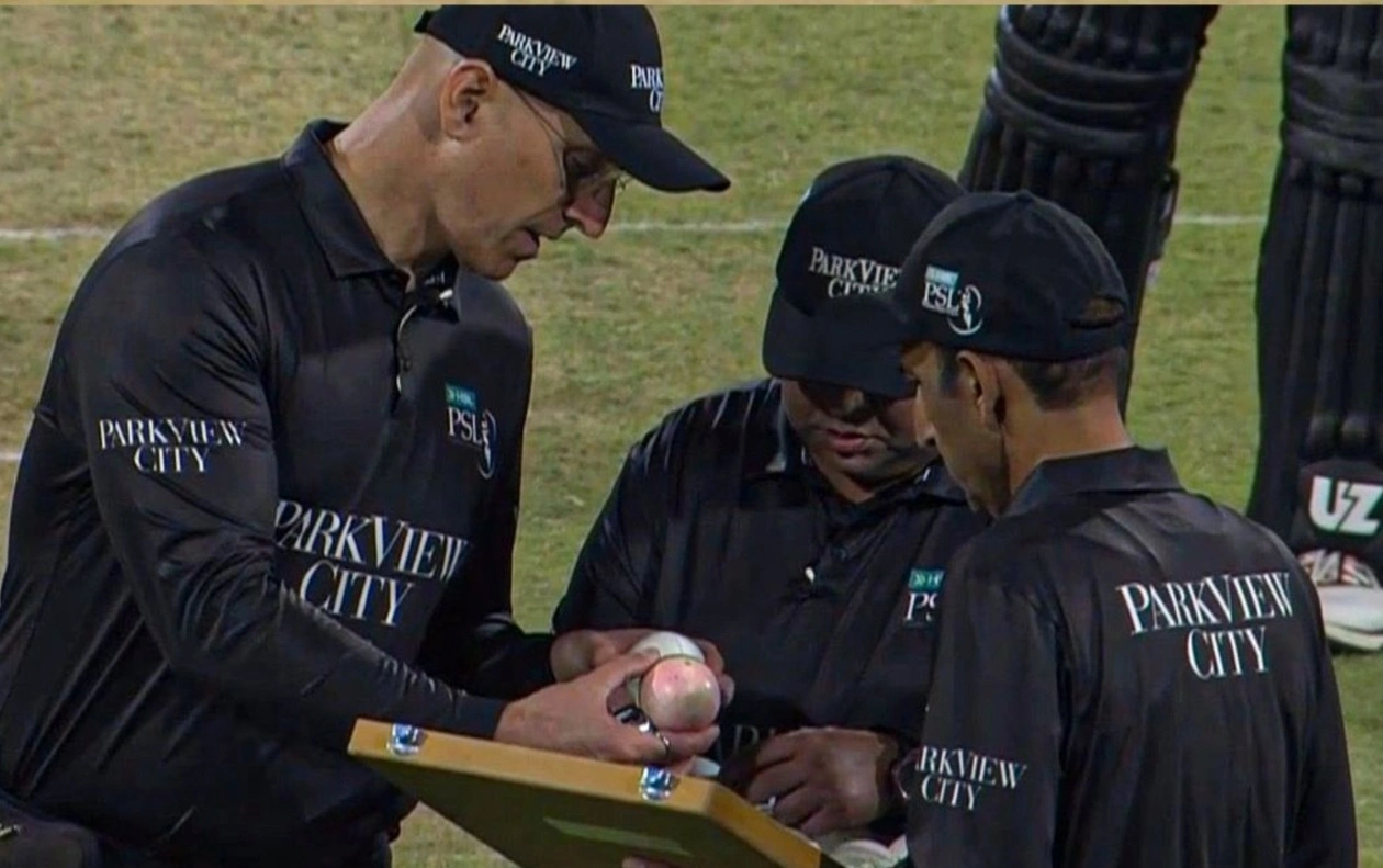 Internet Goes Crazy After Ball Turns Pink Mid-Match in PSL
