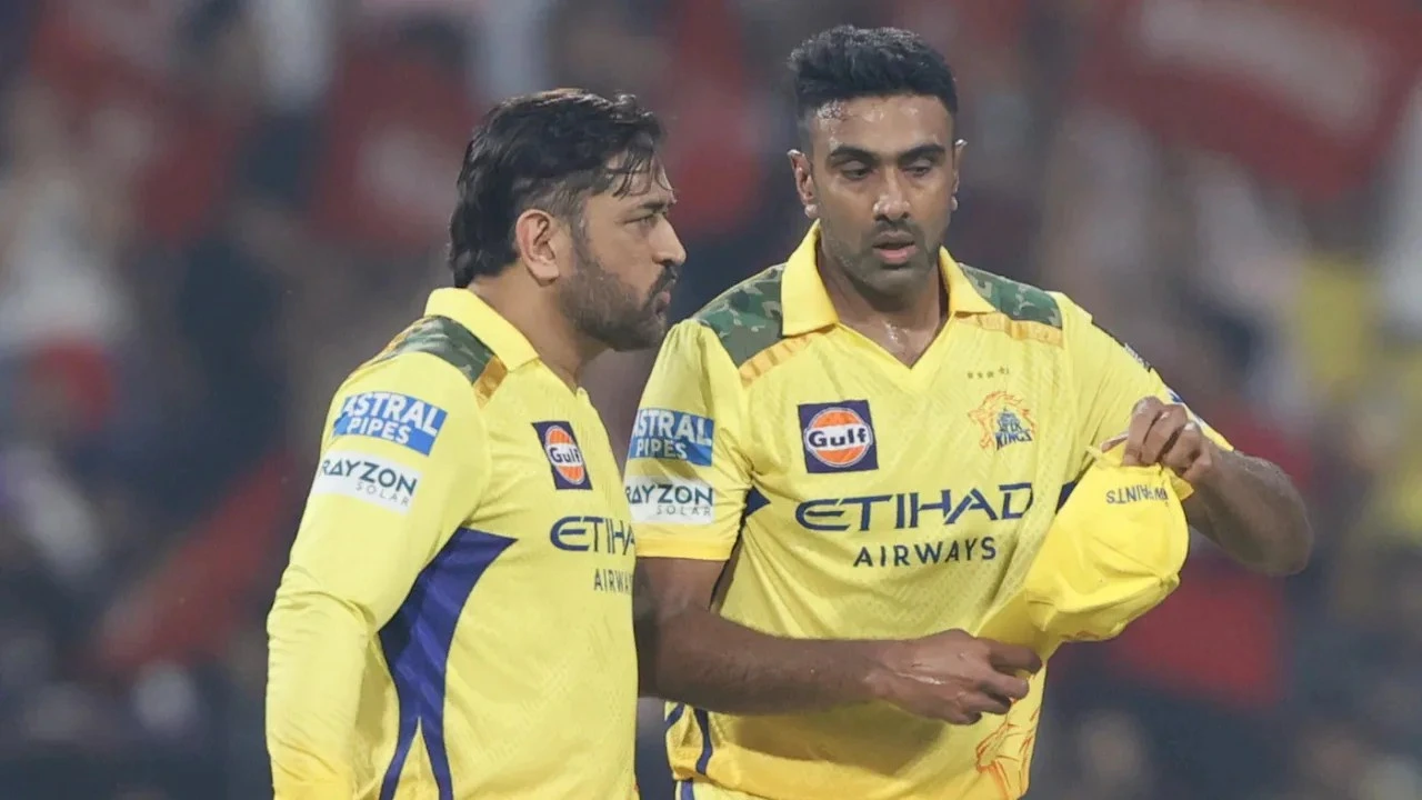 Did Ashwin Just Compare Karthik Ahead of Dhoni? Debate Erupts