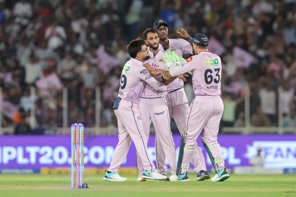 Twitter Reacts as Gujarat Titans Continue Dream Run With Fifth Straight Victory