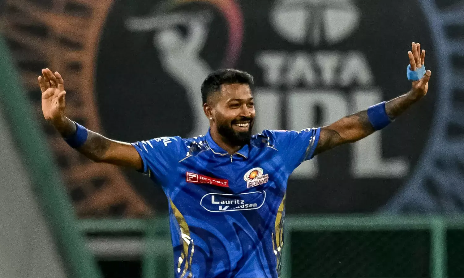 Twitter Reacts as Hardik Pandya's Spokesperson Denies Direct Trade Talks