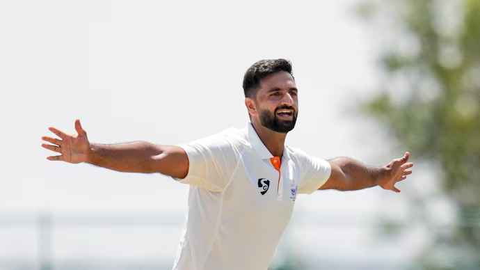 Twitter Celebrates Auqib Nabi's First-Ever India Selection