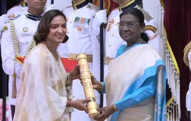 Heartwarming Scenes as Team India Honour Harmanpreet Kaur for Padma Shri