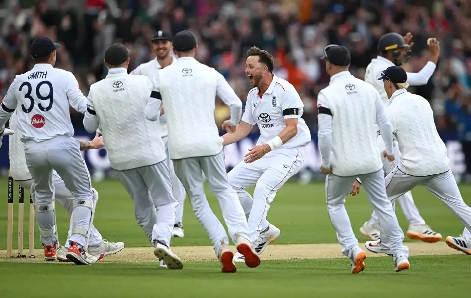 Twitter Flooded with Praise After Ollie Robinson's Three-Wicket Burst