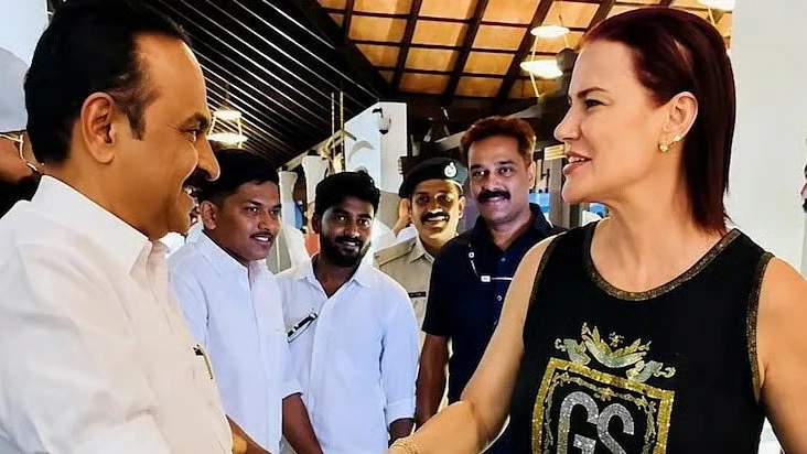 Elma Aveiro Visits Boby Chemmanur International Jewellers in Kozhikode