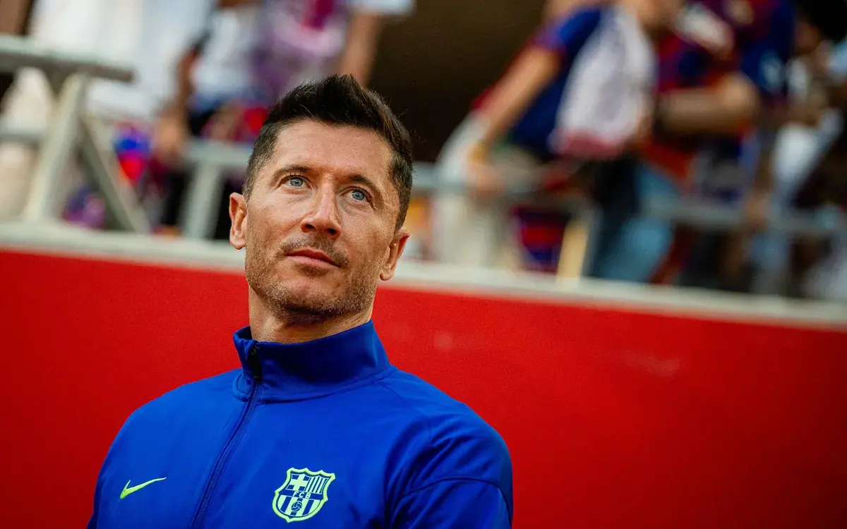 FC Barcelona Face Tough Call on Robert Lewandowski Future