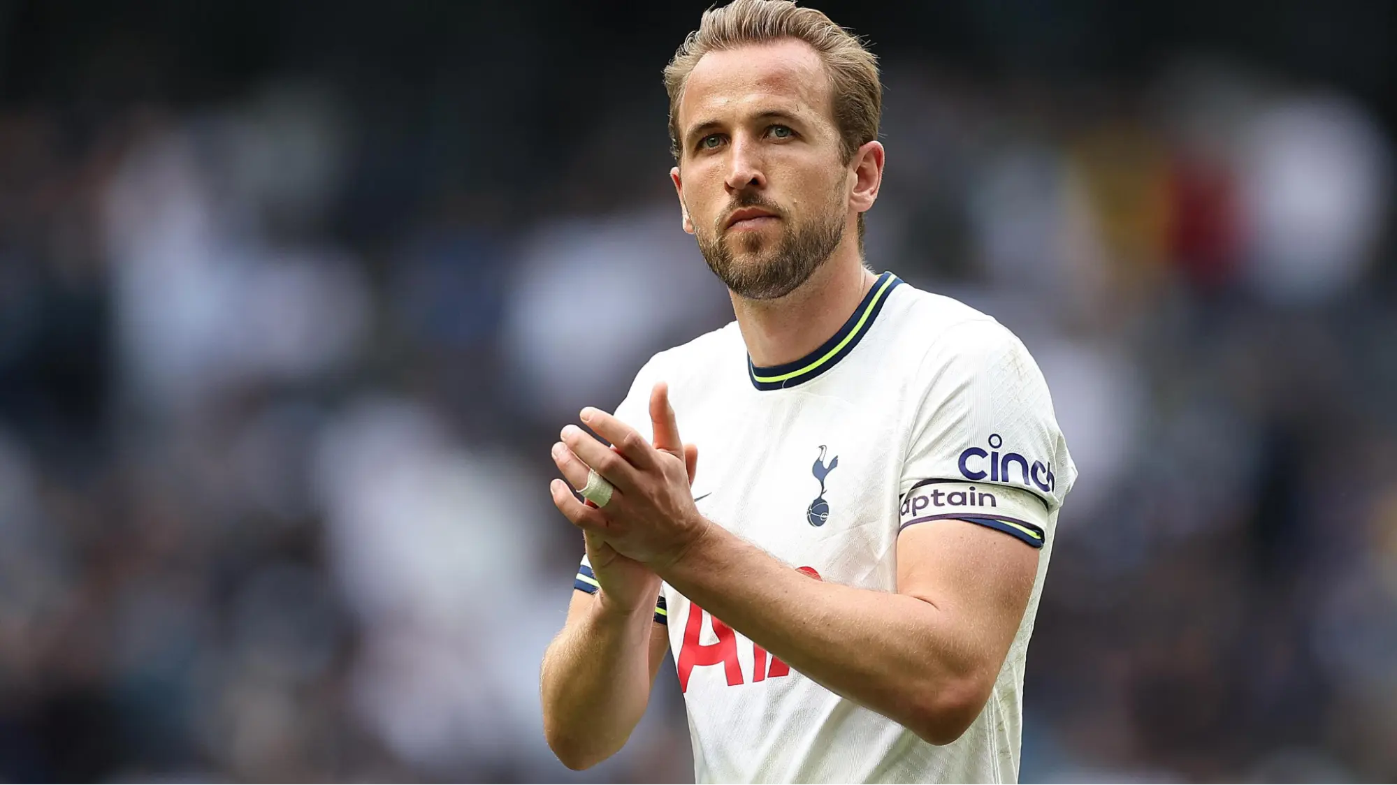 Harry Kane Enters Gordon Transfer Race as Bayern Push Forward