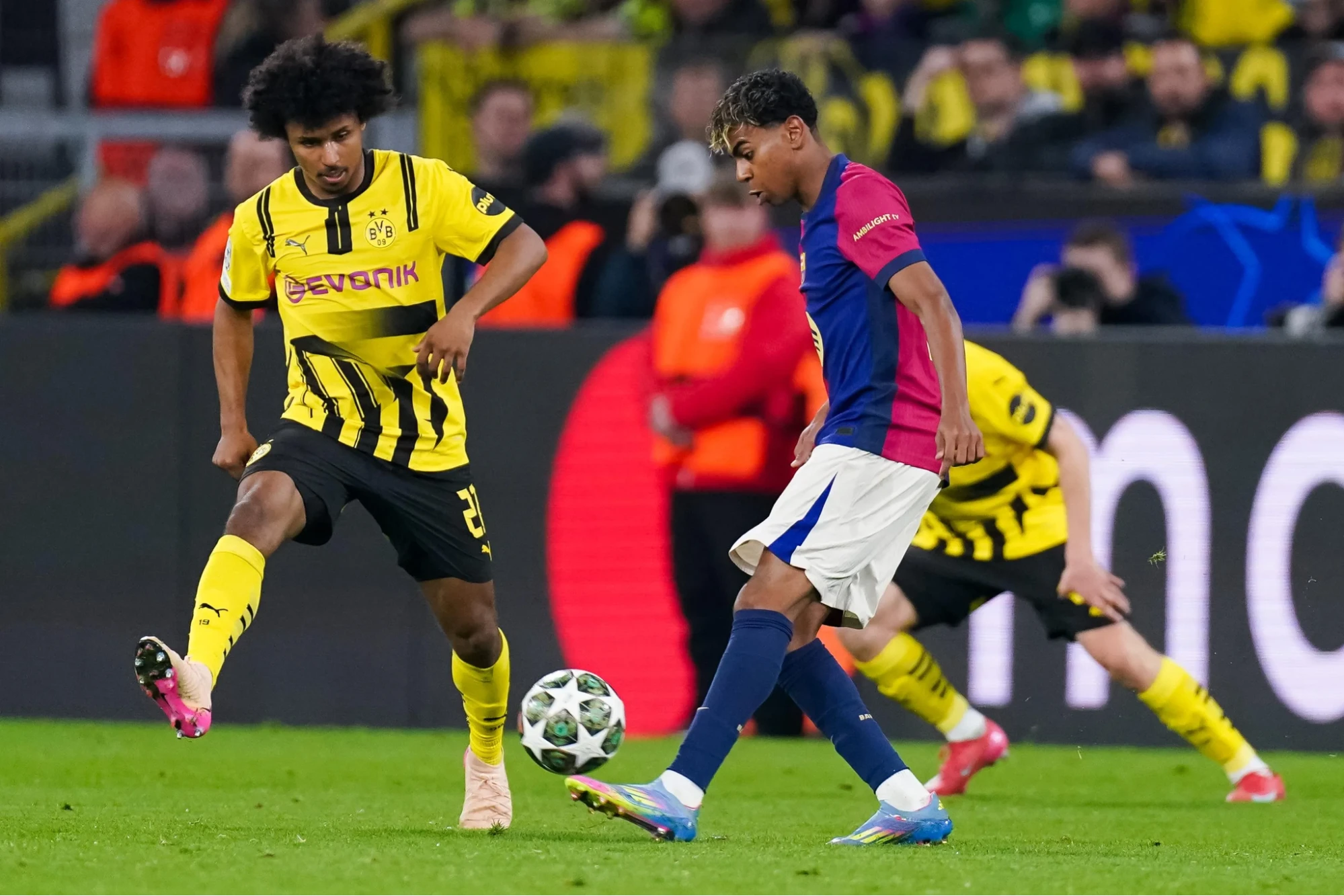 Karim Adeyemi Backs Lamine Yamal While Chasing Champions League Success at Barcelona