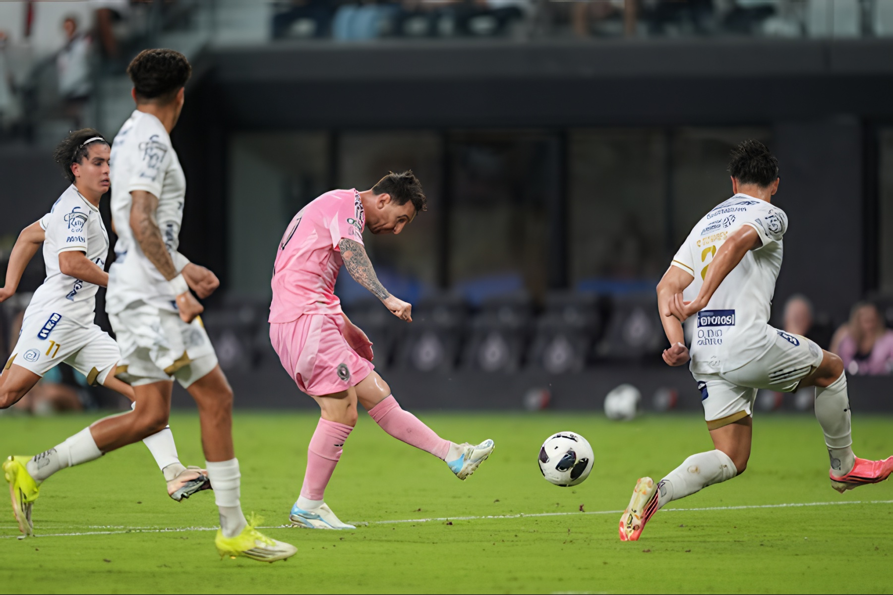 Guillermo Hoyos Compares Lionel Messi’s Stunning Volley to a Picasso Masterpiece