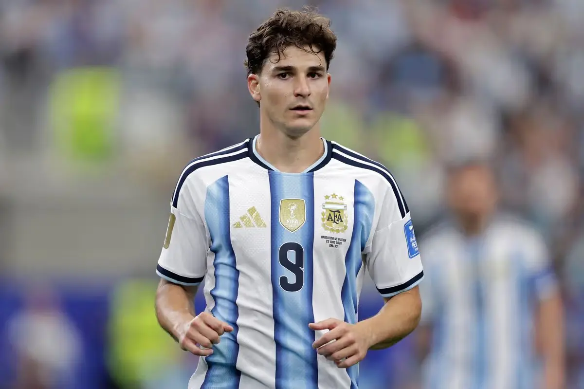 Manchester United Enter Julian Alvarez Transfer Race