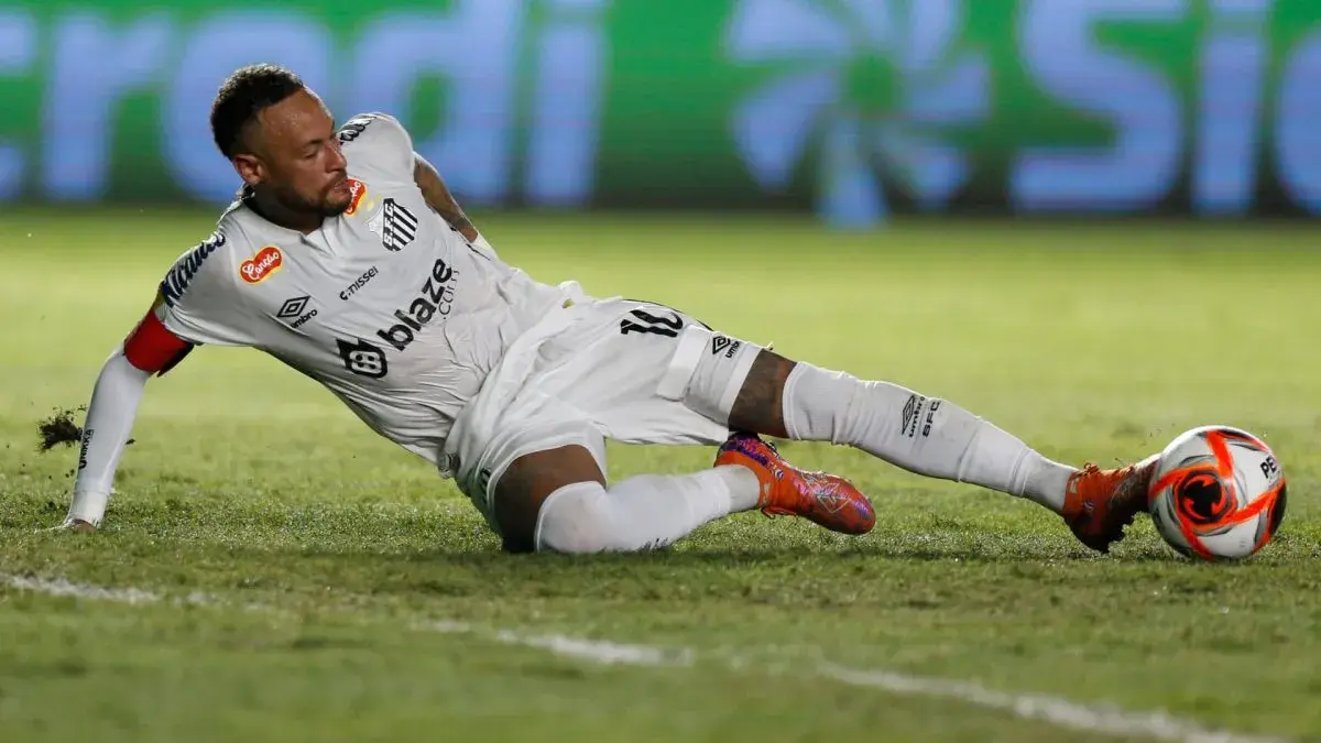 Neymars Synthetic Pitch Stance Creates Dilemma for Santos 