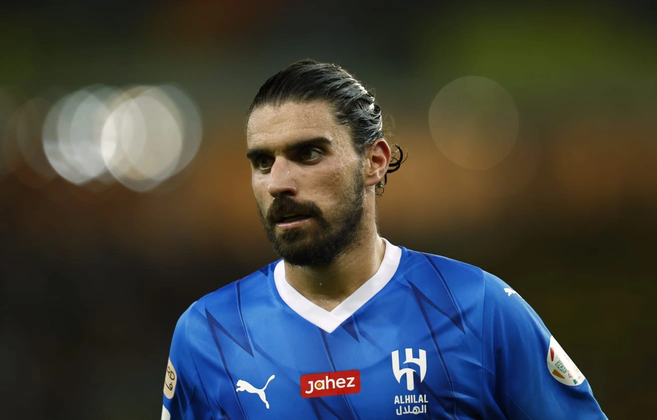 Cristiano Ronaldos Teammate Ruben Neves Set to Stay in Saudi Arabia