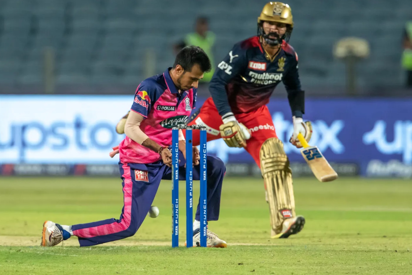 Ipl 2022 Rcb Vs Rr Twitter Reacts To Dinesh Karthiks Dramatic Run Out By Yuzvendra Chahal 9093