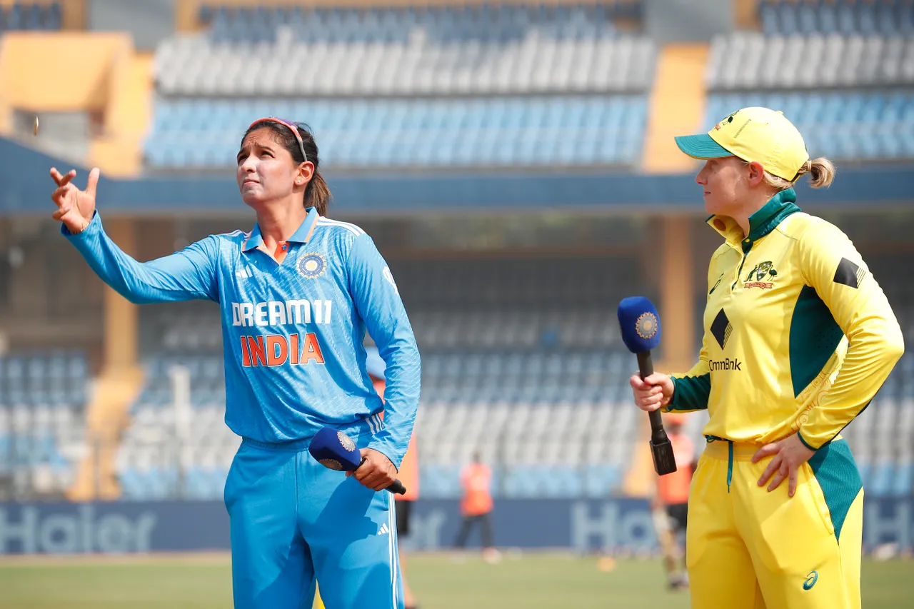 Ind W Vs Aus W Twitter In Splits After Harmanpreet Kaur Chuckles On Sutherland Recreating