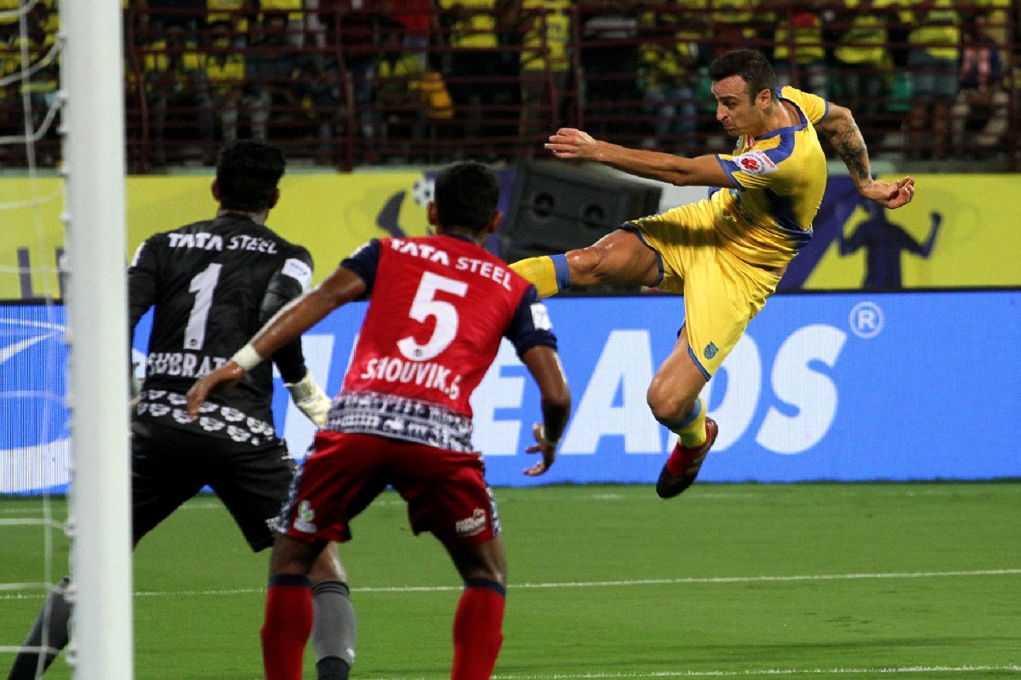 ISL | Jamshedpur FC plays out a 0-0 draw with Kerala Blasters in Kochi