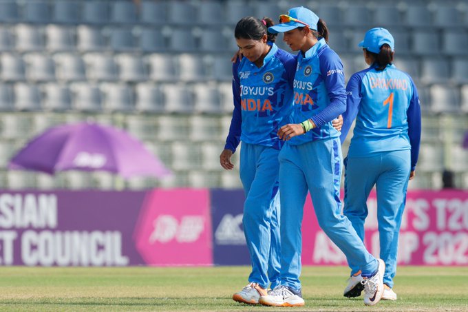 Women’s Asia Cup Final | Twitter reacts as Sneh Rana kisses batter goodbye in epic sendoff to add salt to Sri Lanka's wounds