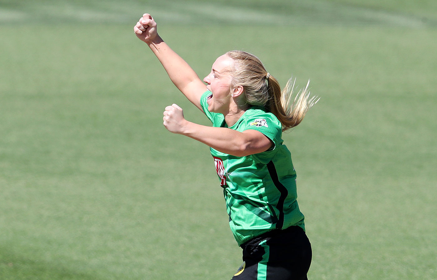 WBBL 2021 | WATCH - Kim Garth bowls a record breaking spell of 3-3-0-3