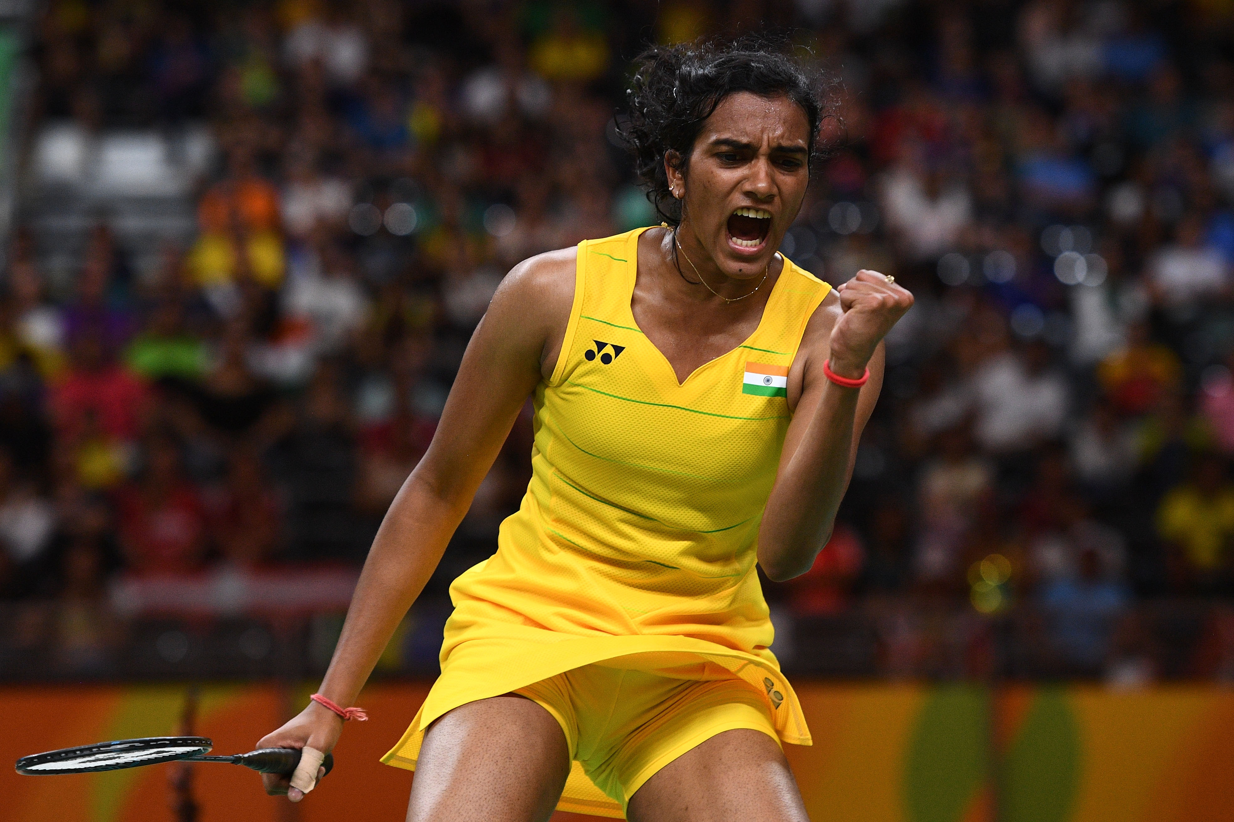5000+ crowd waits to give grand welcome to PV Sindhu at Hyderabad