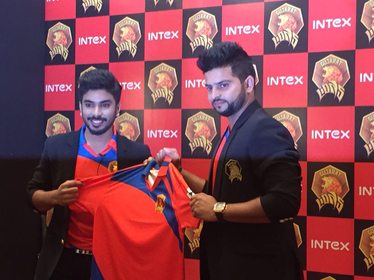 Gujarat Lions unveil jersey for IPL 2016