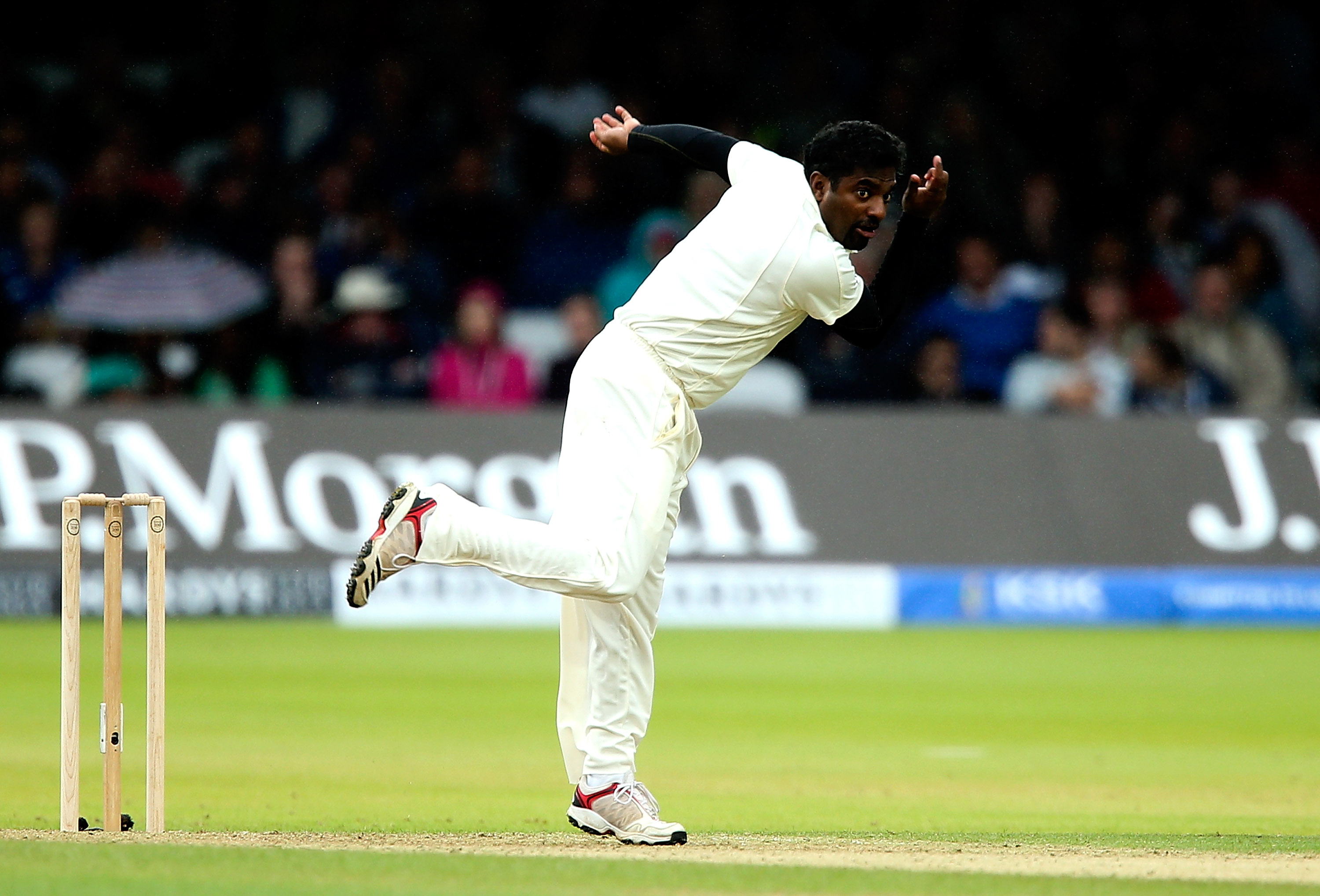 Muralitharan blasts Sri Lanka Cricket for 'traitor' remark; receives backing from Sangakkara