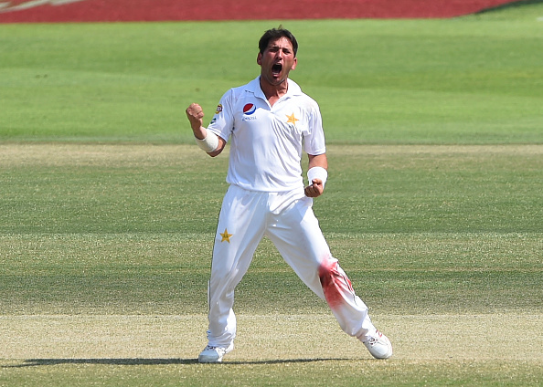 VIDEO | Yasir Shah left angry as Sohail Khan throws the ball at him to grab his attention