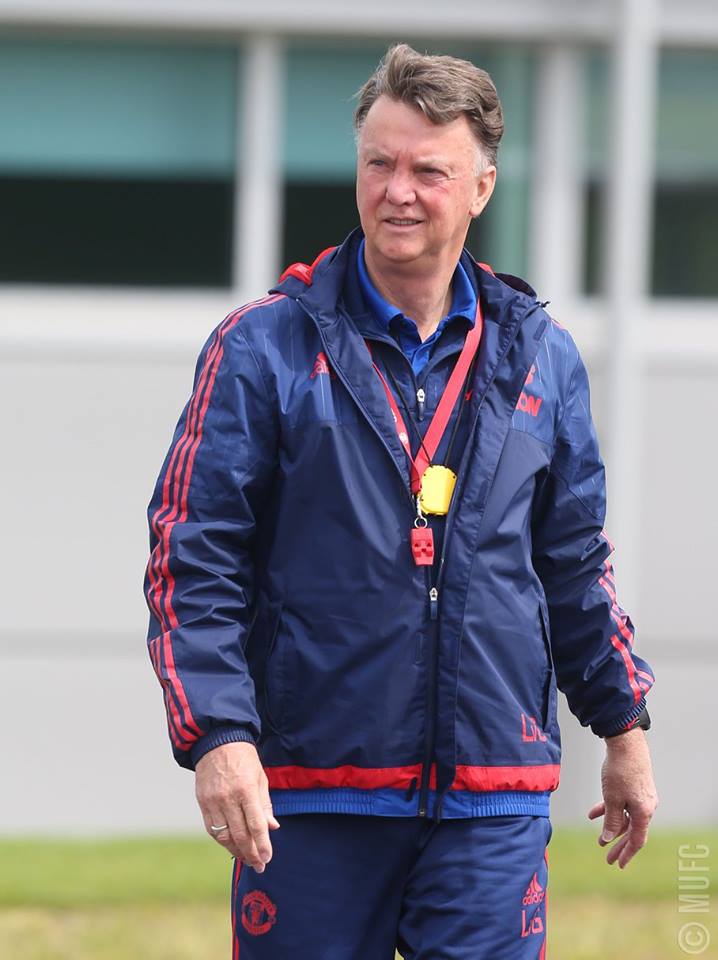 Manchester United: Louis van Gaal sacked