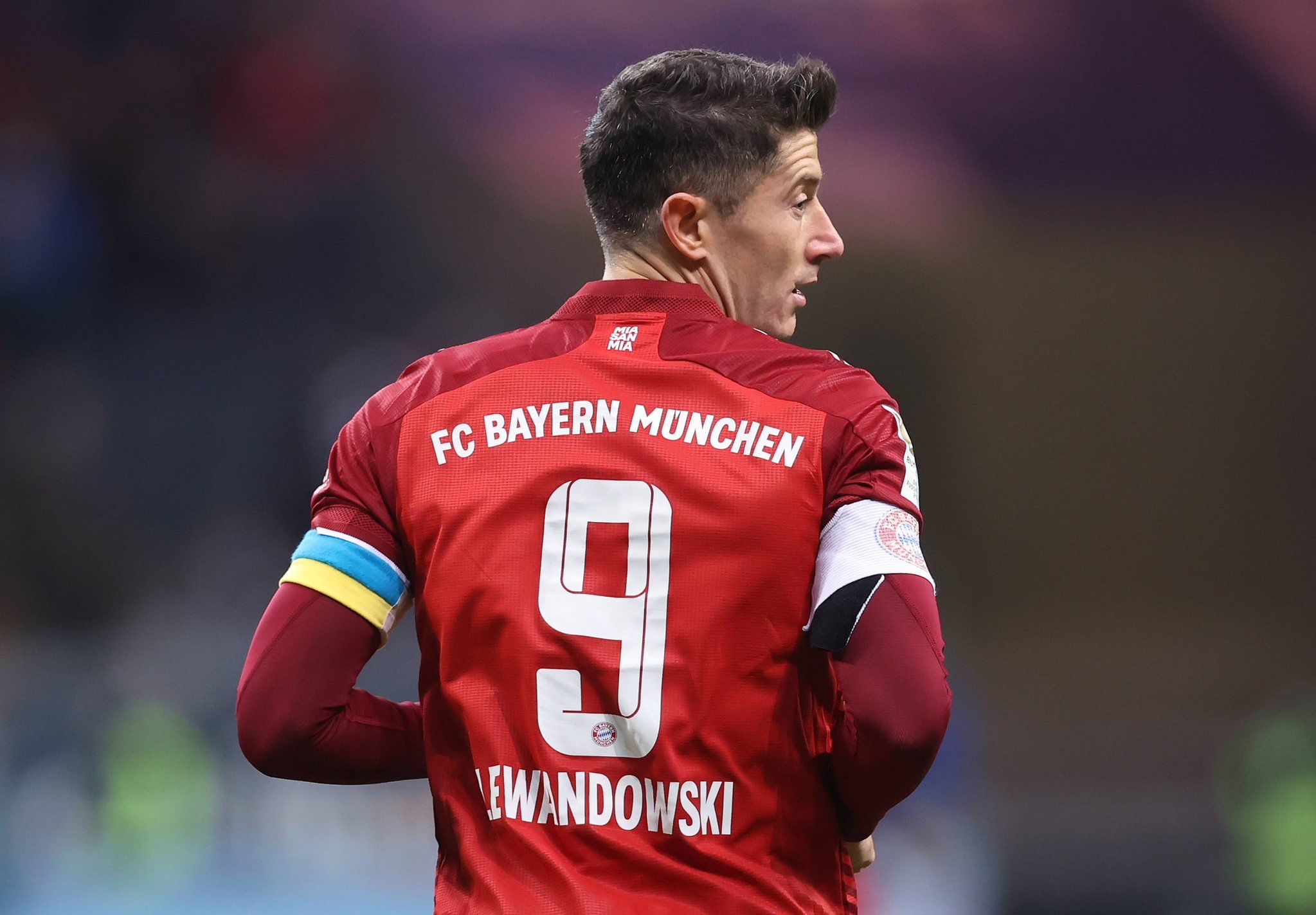 I think there’s the possibility of Robert Lewandowski leaving Bayern Munich, admits Javi Martinez