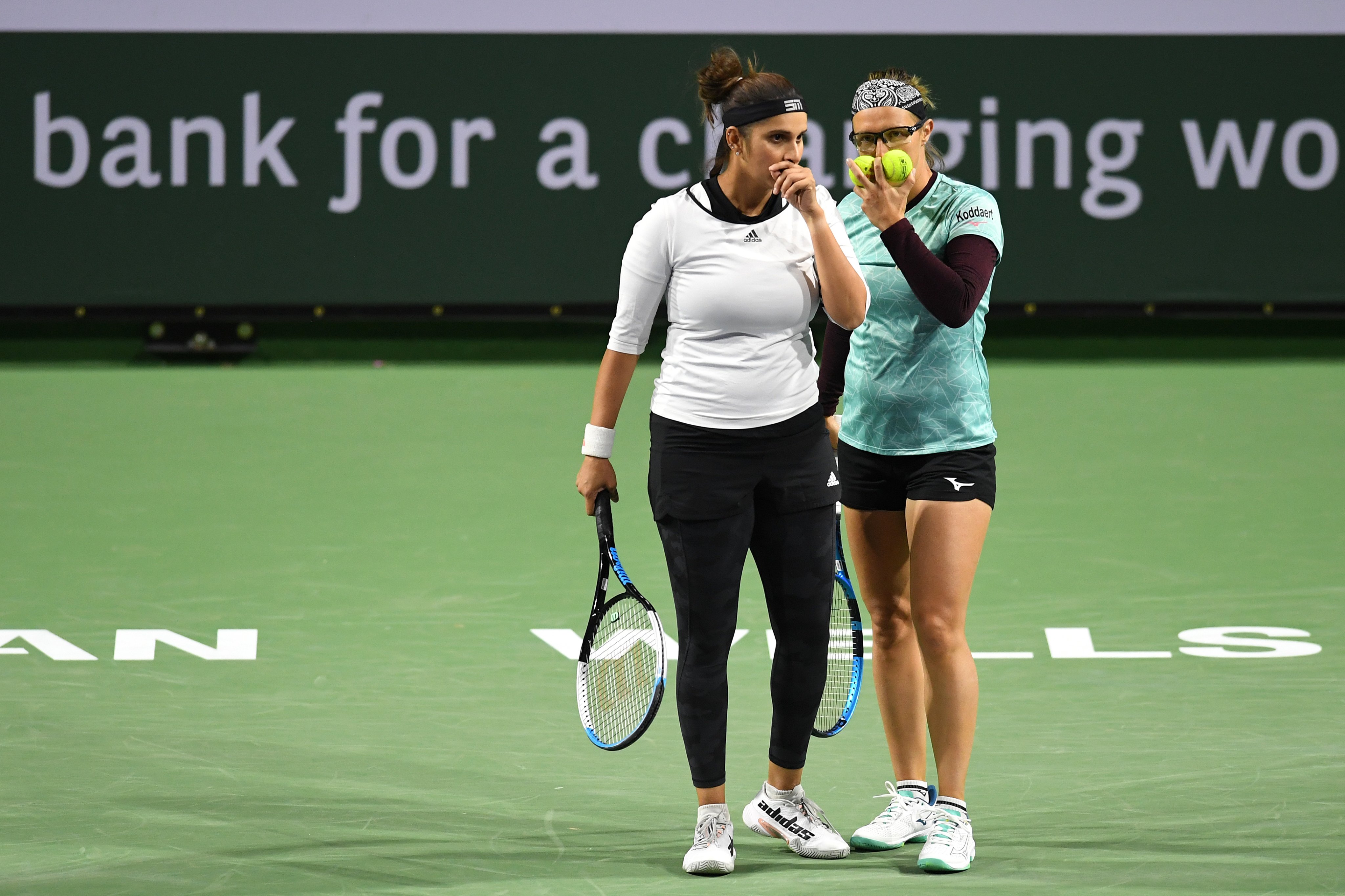 Sania Mirza and Kristen Flipkens progress to Indian Wells pre-quarterfinals