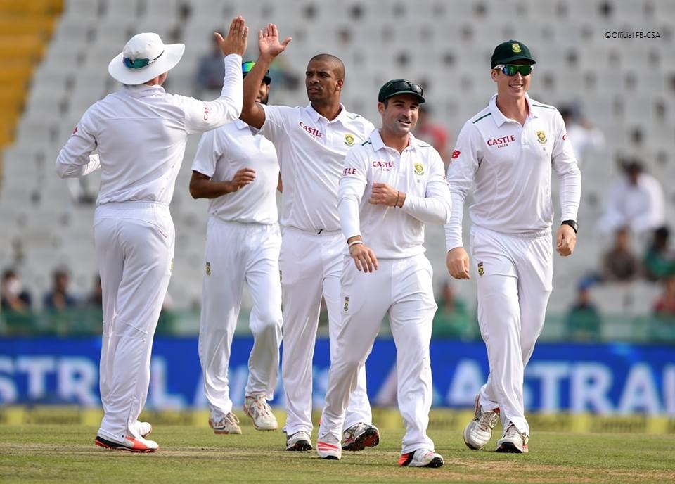 SA off to a poor start after Harmer, Morkel bundle out India for 215