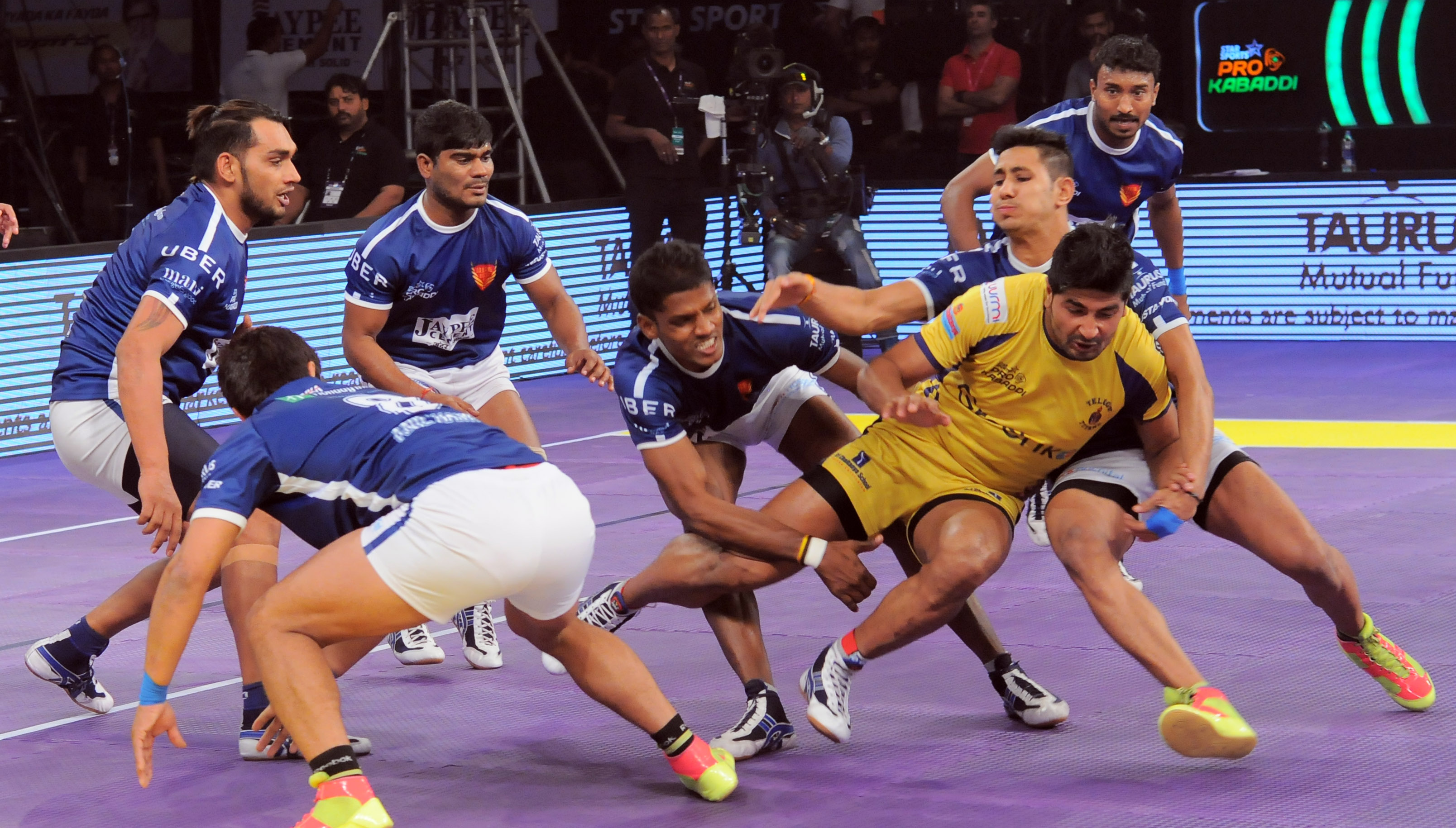 Pro Kabaddi 2016 : Rahul Chaudhari leads Telugu Titans past Dabang Delhi