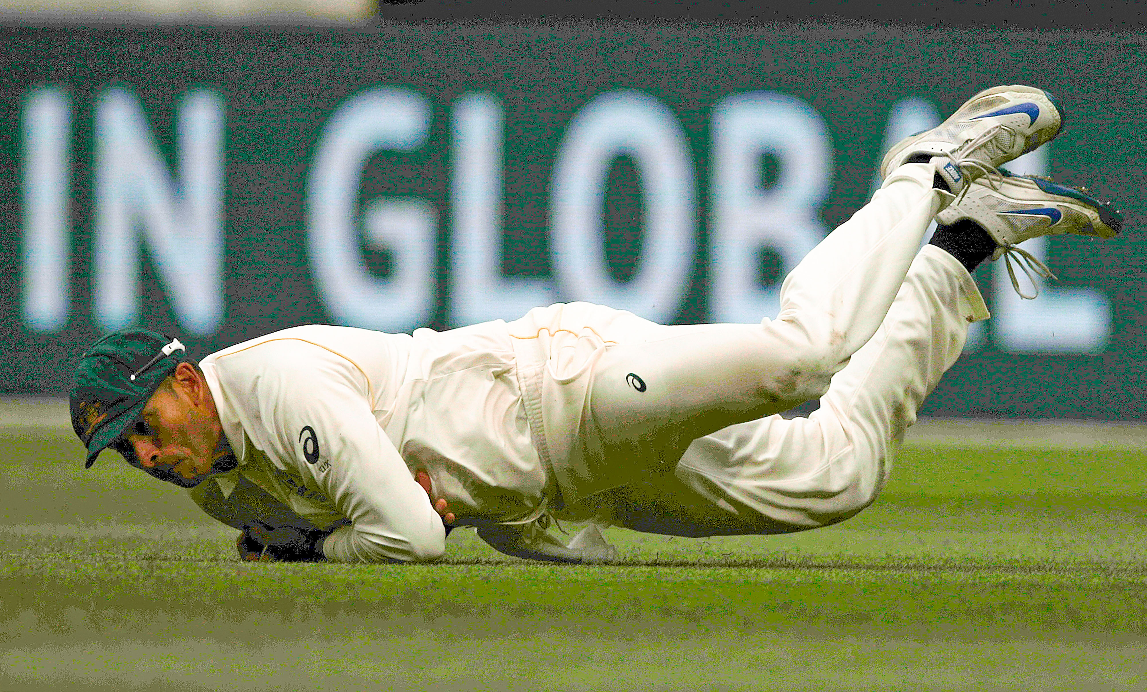 WATCH: Usman Khawaja's stunning blinder dismiss Stuart Broad in a controversial manner