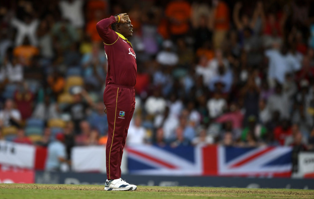 Twitter reacts to erratic Sheldon Cottrell’s ‘worst ball of all time’ going straight to short third man