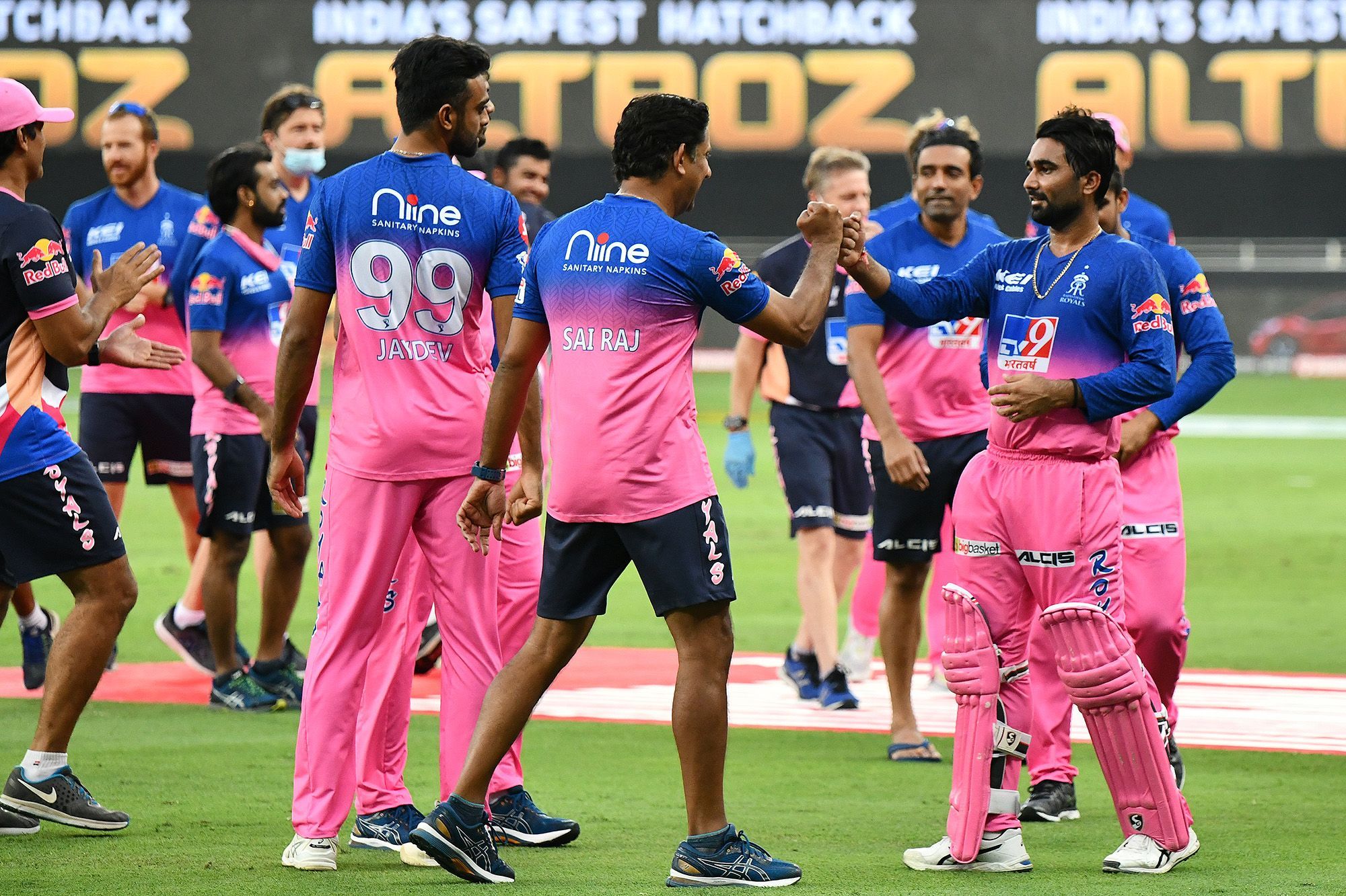 IPL 2020 | Sunrisers Hyderabad and Rajasthan Royals are going to qualify for playoffs, opines Graeme Swann