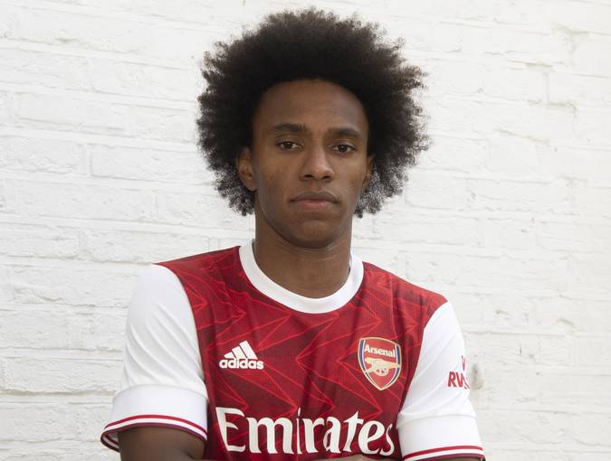 Arsenal sign Willian on a three-year deal from city rivals Chelsea