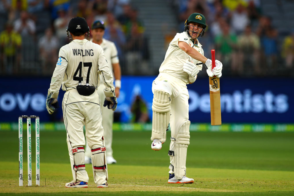 VIDEO | Marnus Labuschagne smashes gum to Boxing day crowd after being 'elbowed on' to CDG length ball