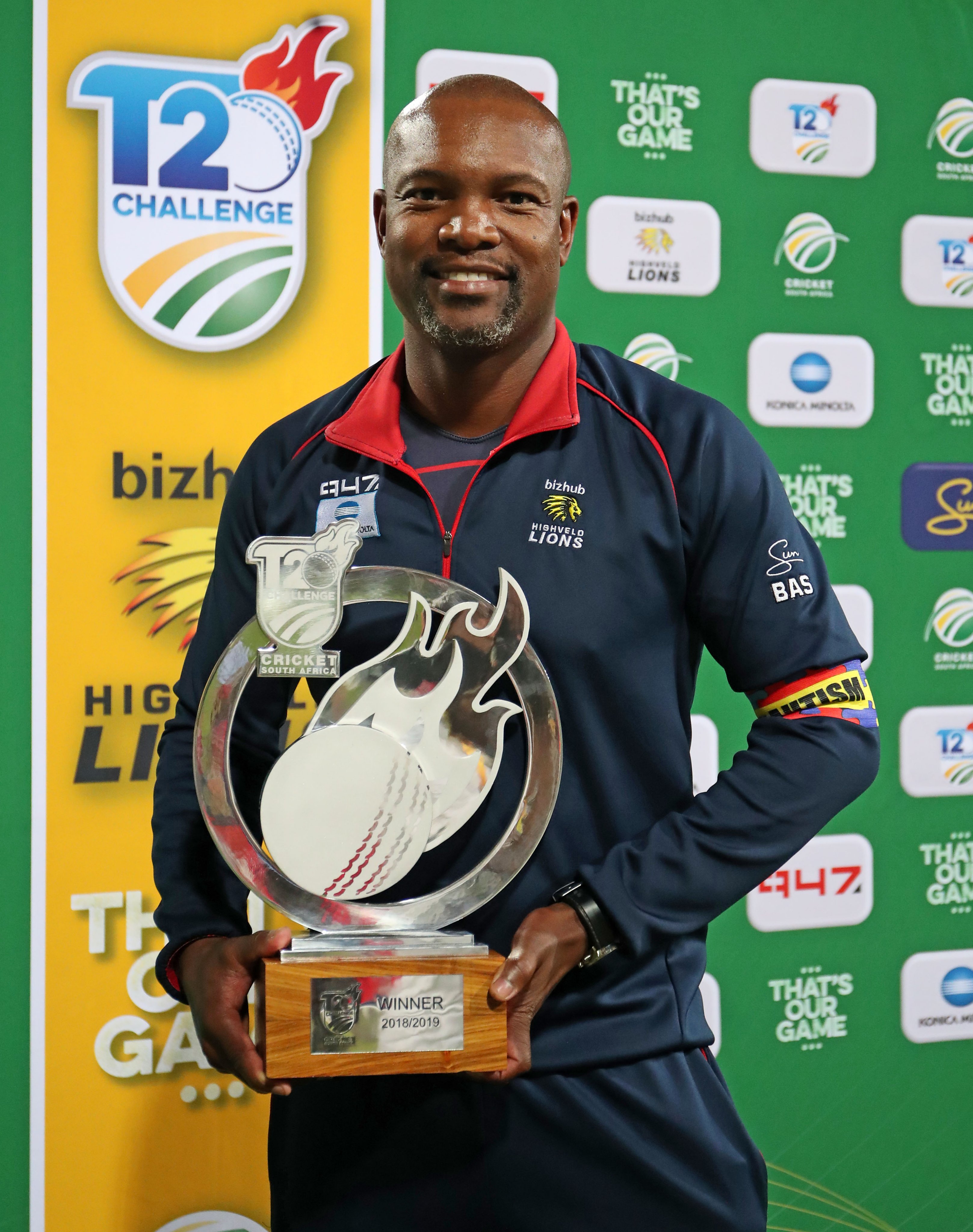 Enoch Nkwe retains his position as South Africa coach for England series