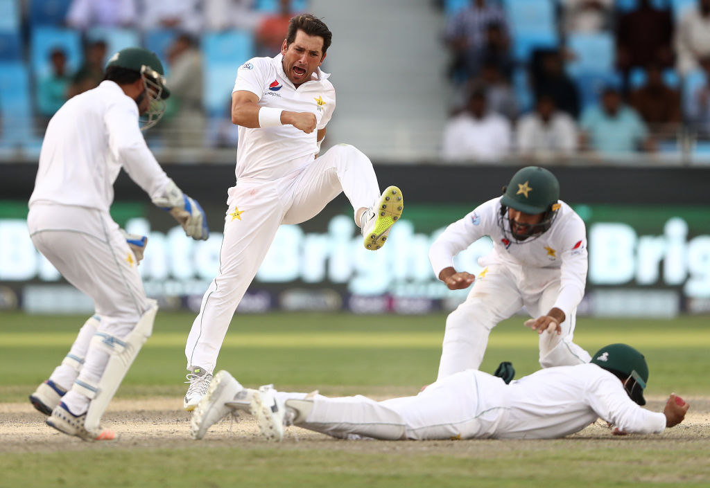 VIDEO | Yasir Shah gets lucky after terrible attempt to collect ball results in delfection taking bails off