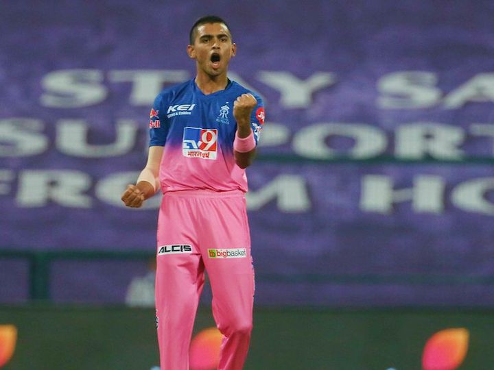 VIDEO | Fiery Kartik Tyagi roars high as youngster tames Watson post friendly exchange