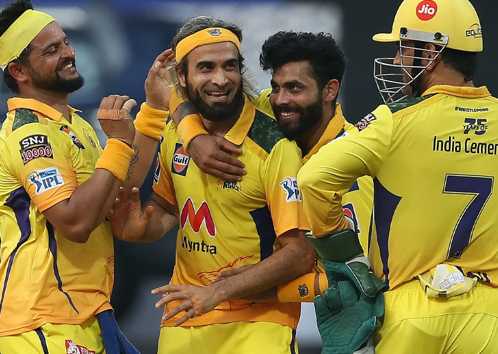 Twitter reacts to Imran ‘Jadeja’ Tahir leaving Dhoni astonished as rocket direct-hit sends Jamieson packing