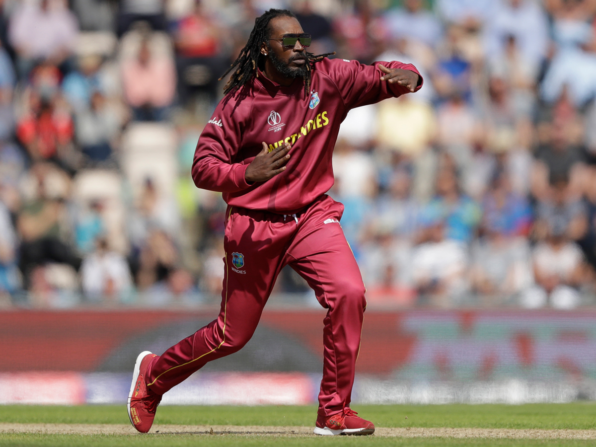 Twitter reacts to evergreen Chris Gayle pulling off 'Sinclair-lite' cartwheel to send off Reeza Hendricks