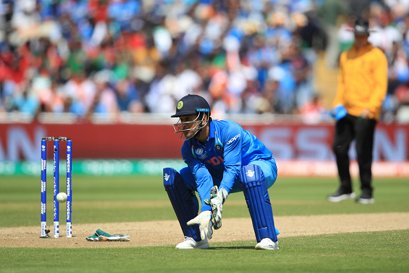 VIDEO | Peter Handscomb doesn't wait for Umpire's decision; walks off on seeing MS Dhoni's confident appeal