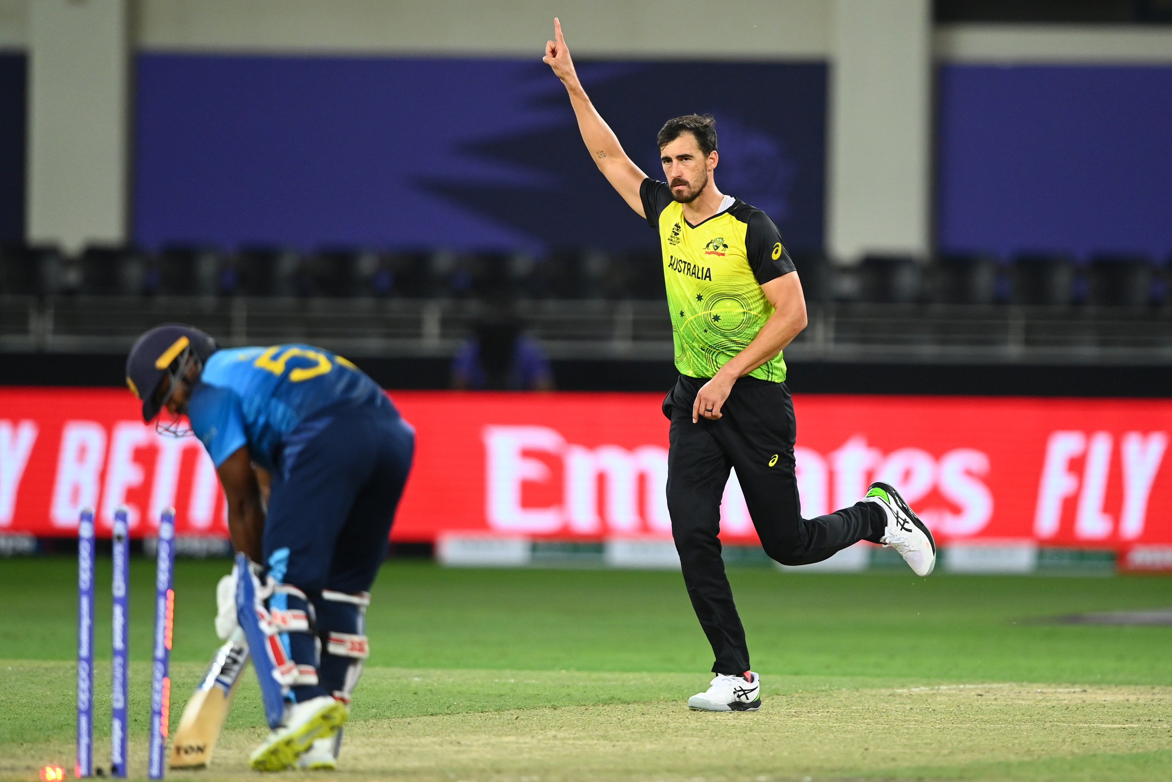 T20 World Cup 2021 | SIX and OUT! Twitter reacts as Mitchell Starc castles Kusal Perera with a yorker after six downtown