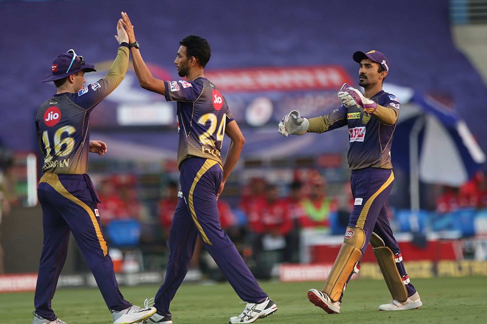 Twitter reacts to KXIP being denied by millimetres as Maxwell hit falls agonizingly short of ropes to hand KKR victory