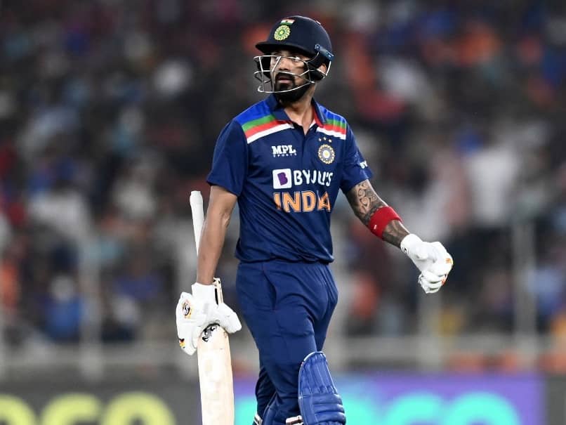 Twitter reacts to desperate KL Rahul forcing Rohit Sharma to put-in dive to get off the mark