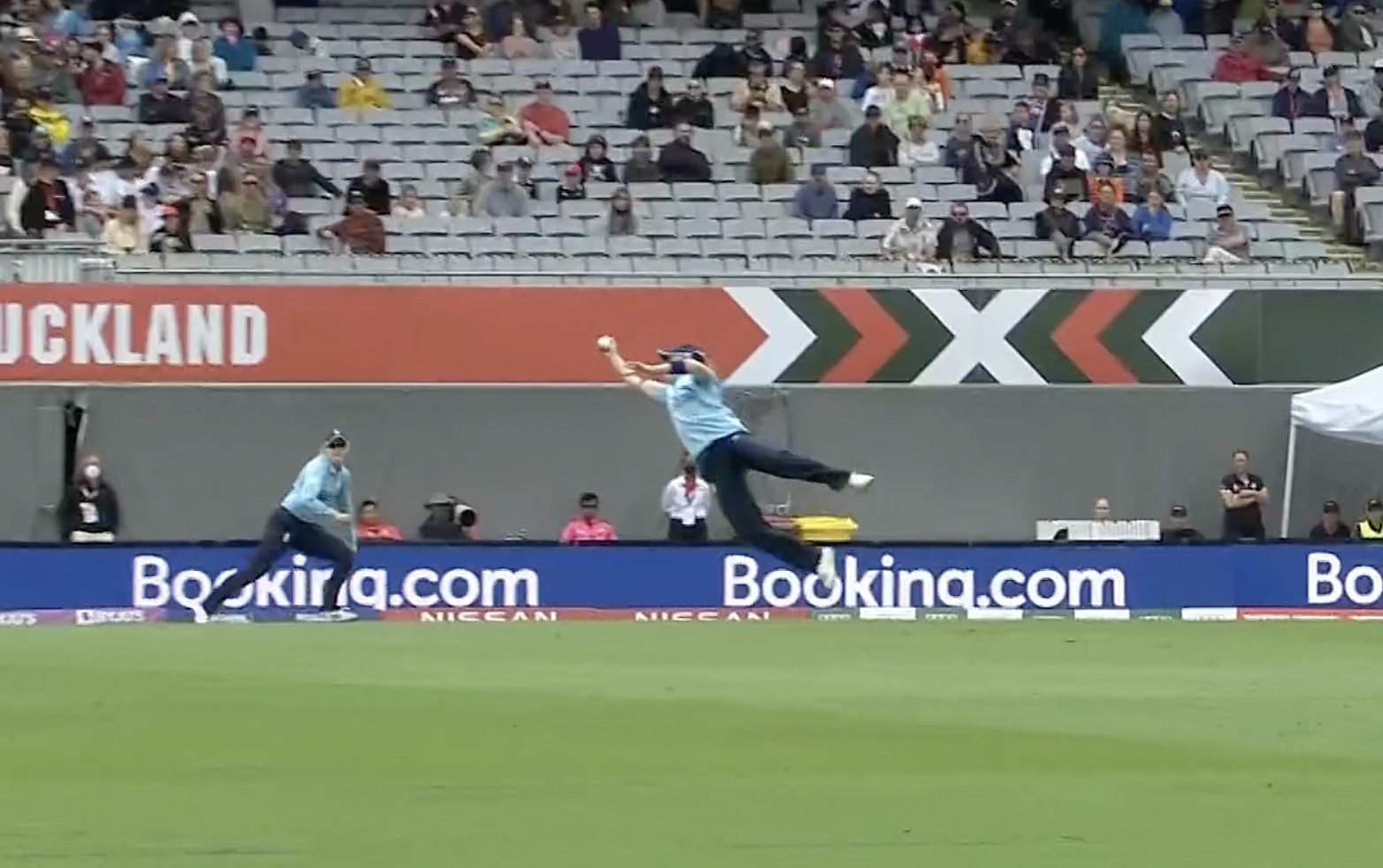 WATCH | England captain Heather Knight takes one-handed stunner against New Zealand in ICC Women’s World Cup 2022